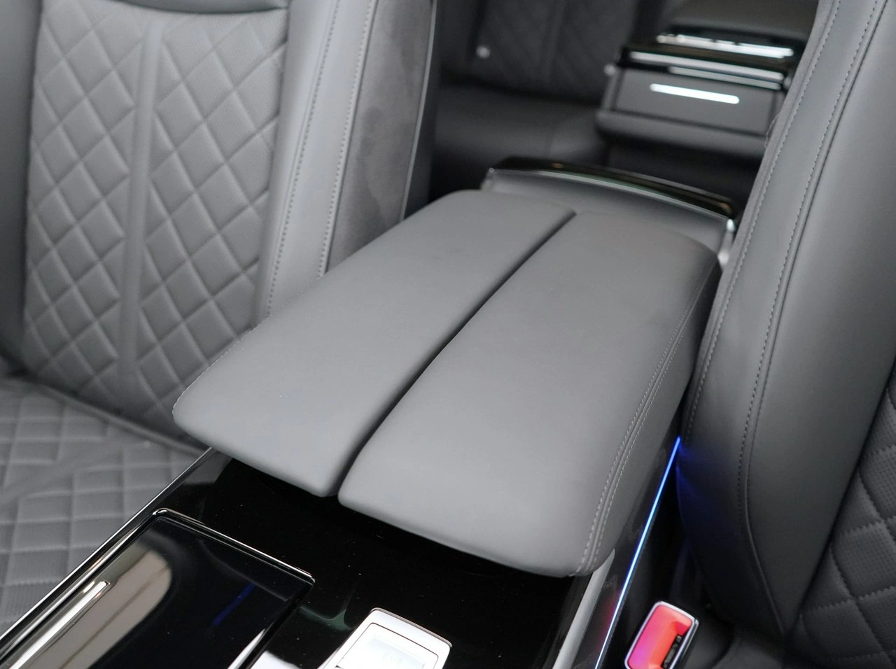 Audi A8 - Zdjęcie 16