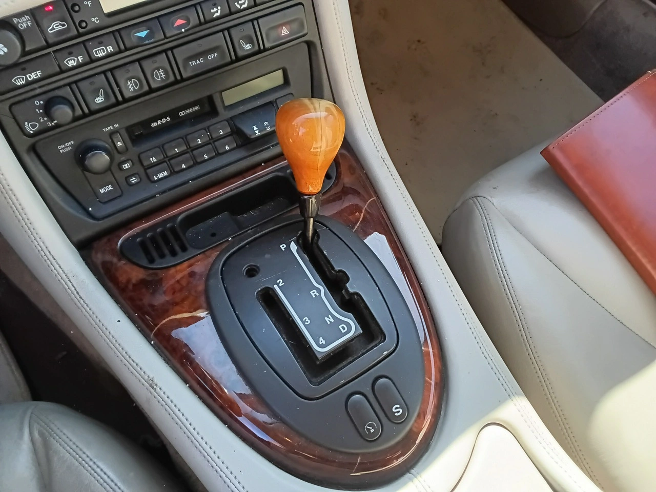 Jaguar XK8 - Zdjęcie 17