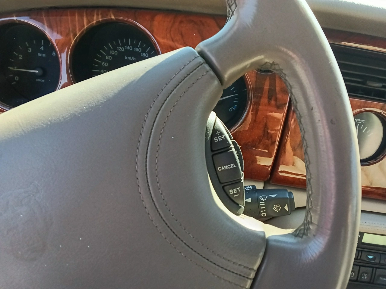 Jaguar XK8 - Zdjęcie 21