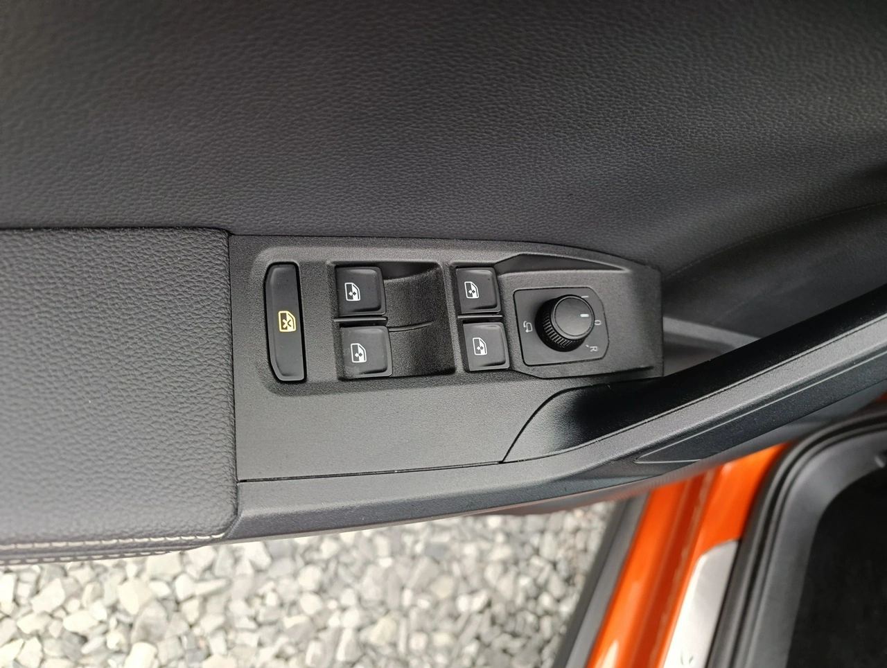 Seat Arona - Zdjęcie 11