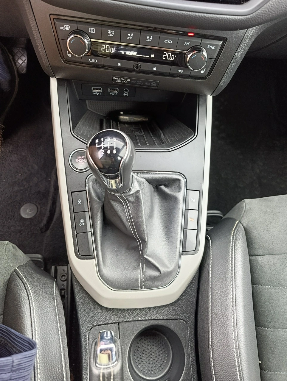 Seat Arona - Zdjęcie 17