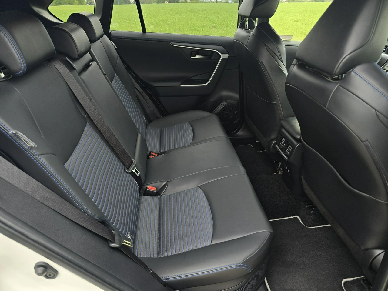 Toyota RAV-4 - Zdjęcie 14