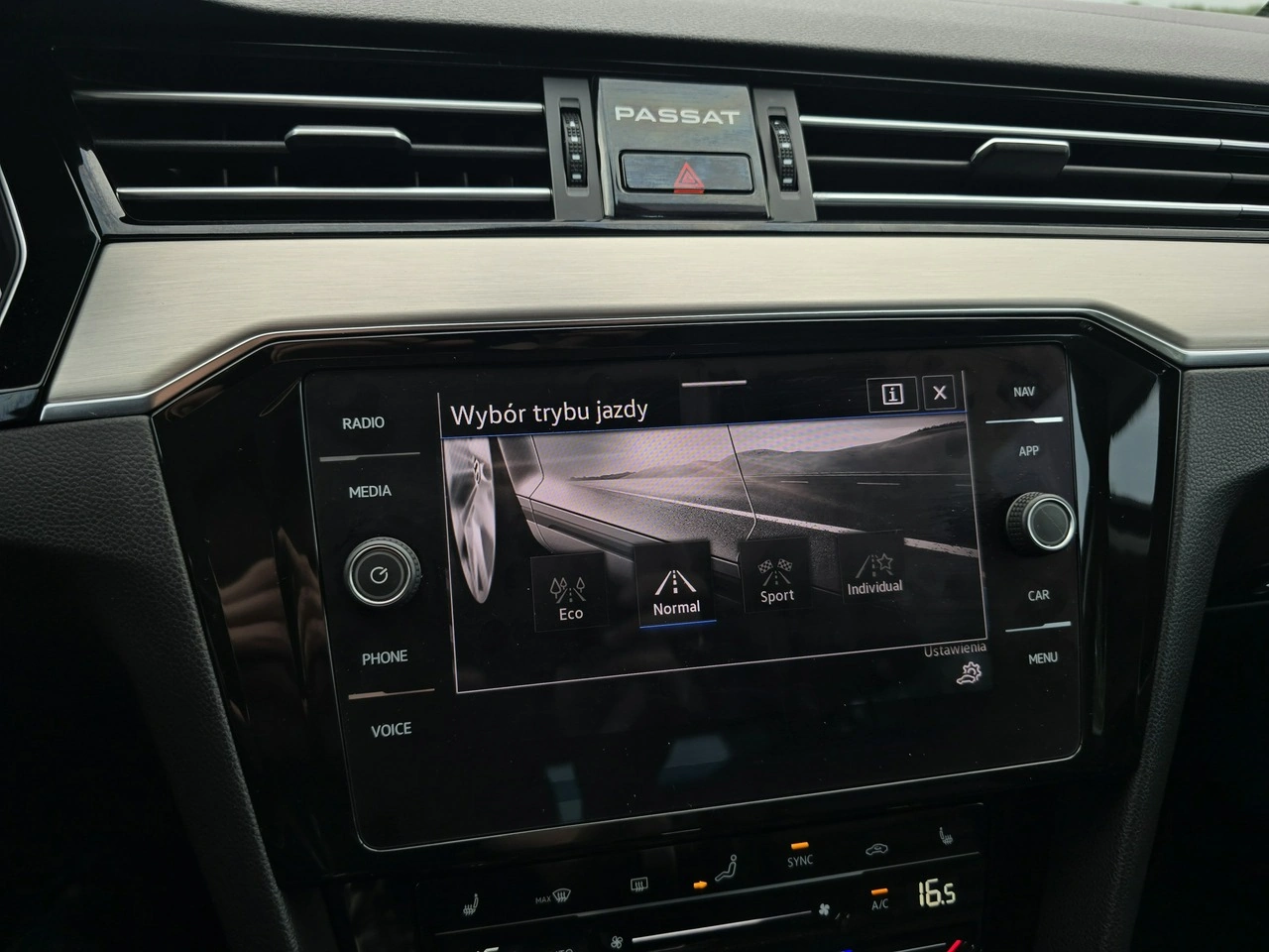 Volkswagen Passat - Zdjęcie 29