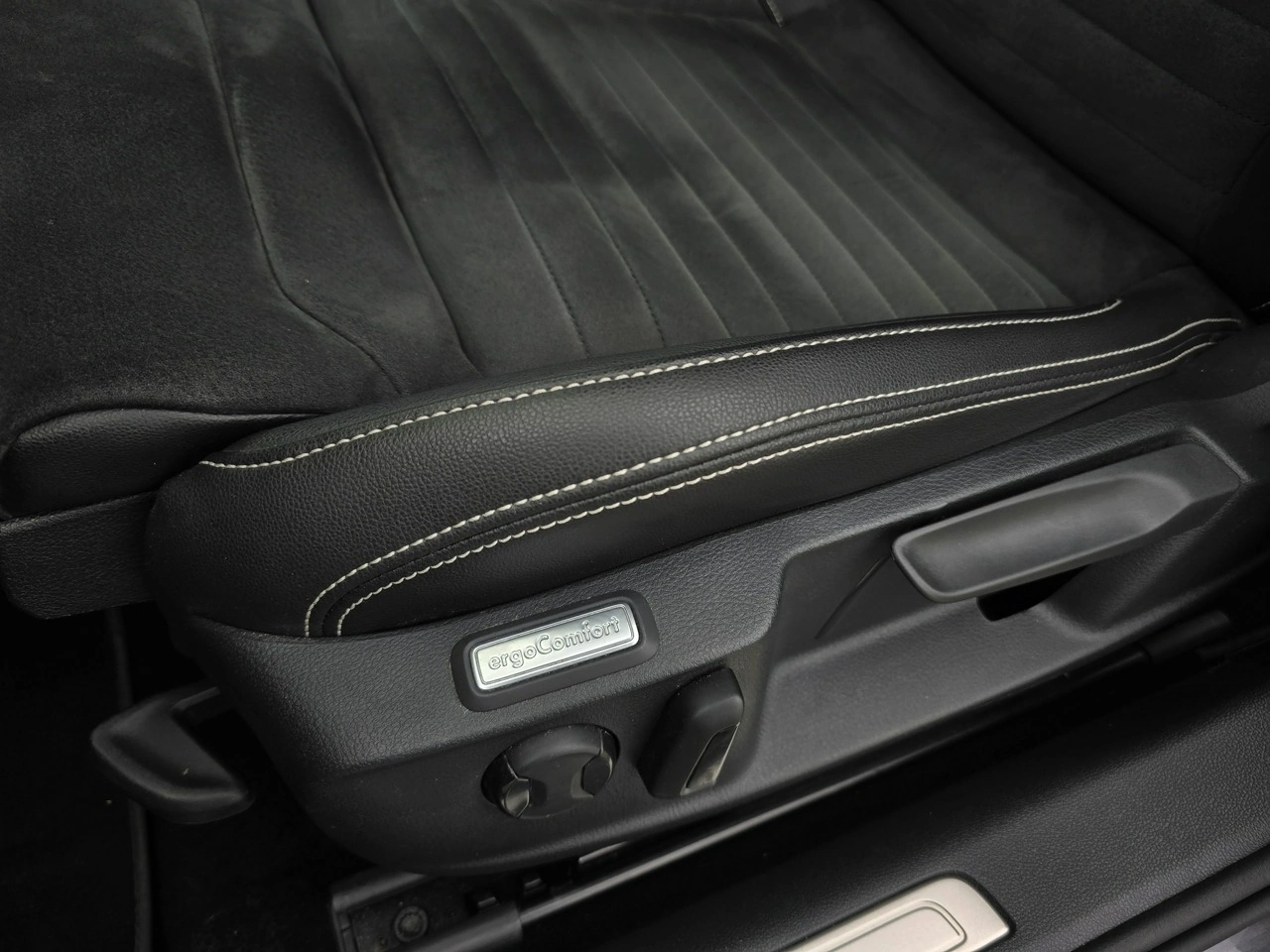 Volkswagen Passat - Zdjęcie 11