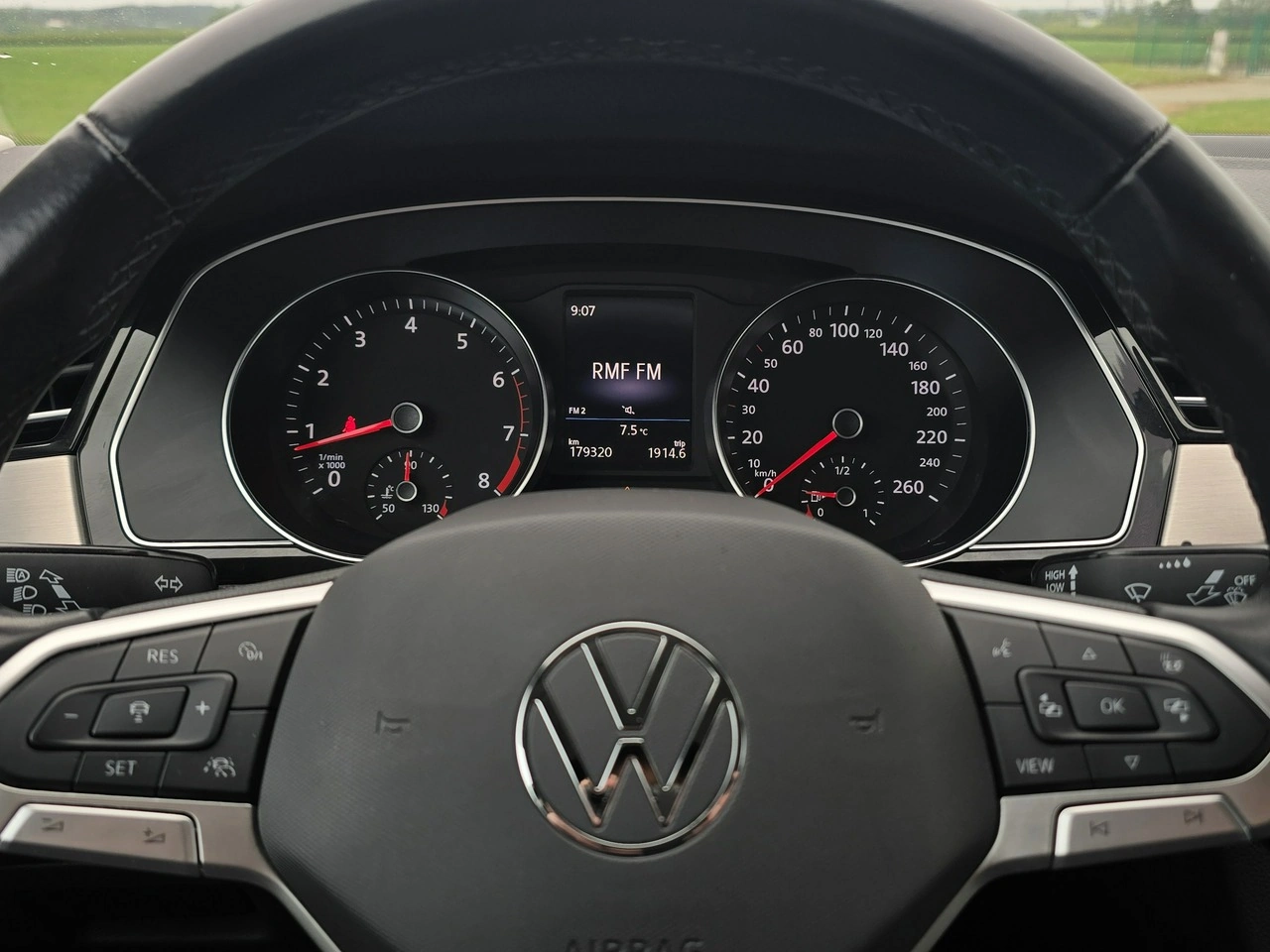 Volkswagen Passat - Zdjęcie 23
