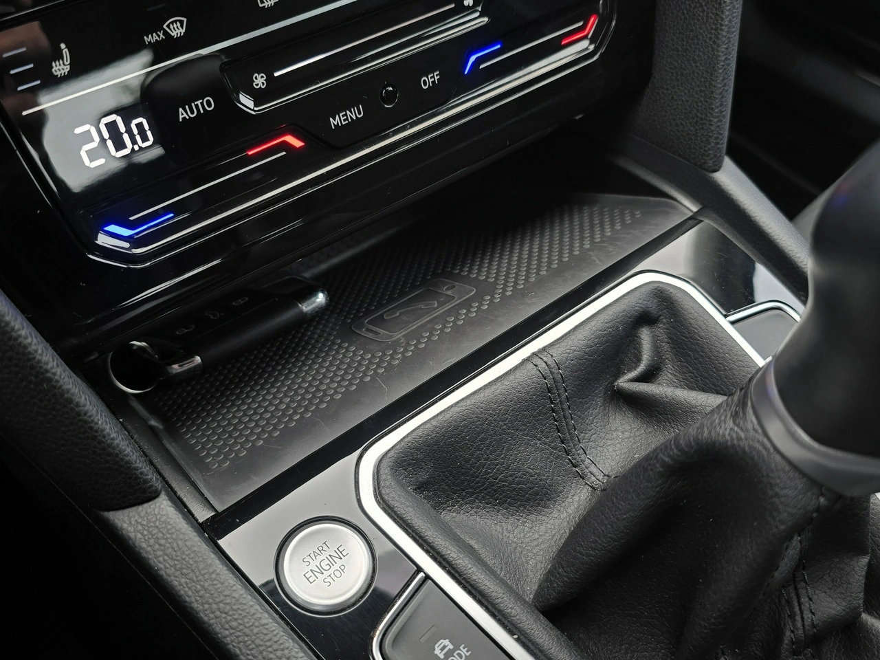 Volkswagen Passat - Zdjęcie 25