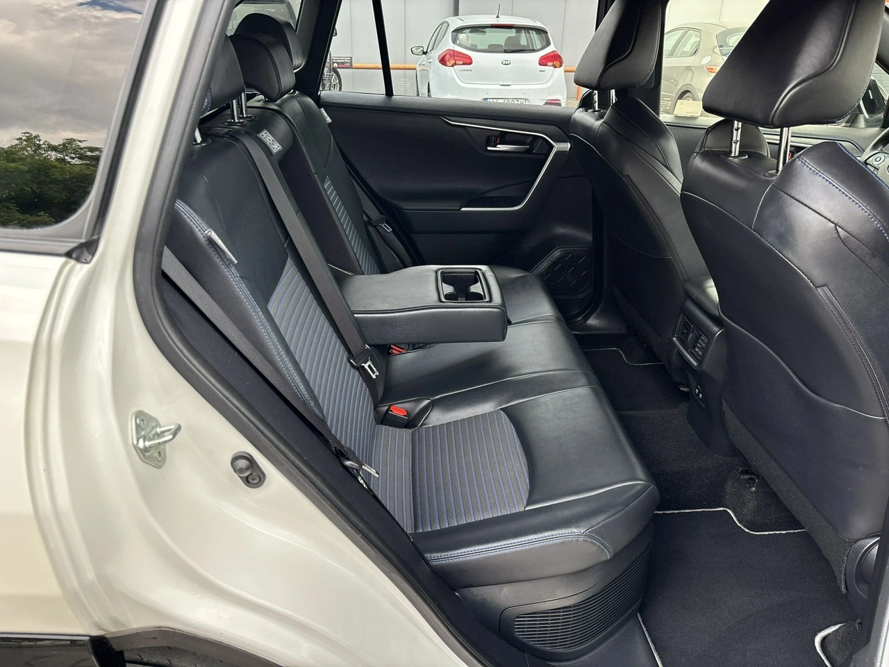 Toyota RAV-4 - Zdjęcie 17