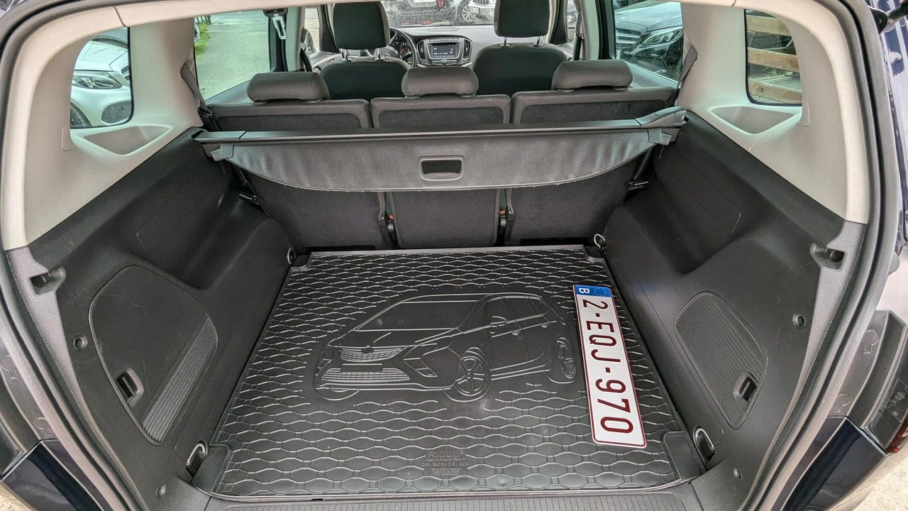 Opel Zafira - Zdjęcie 39