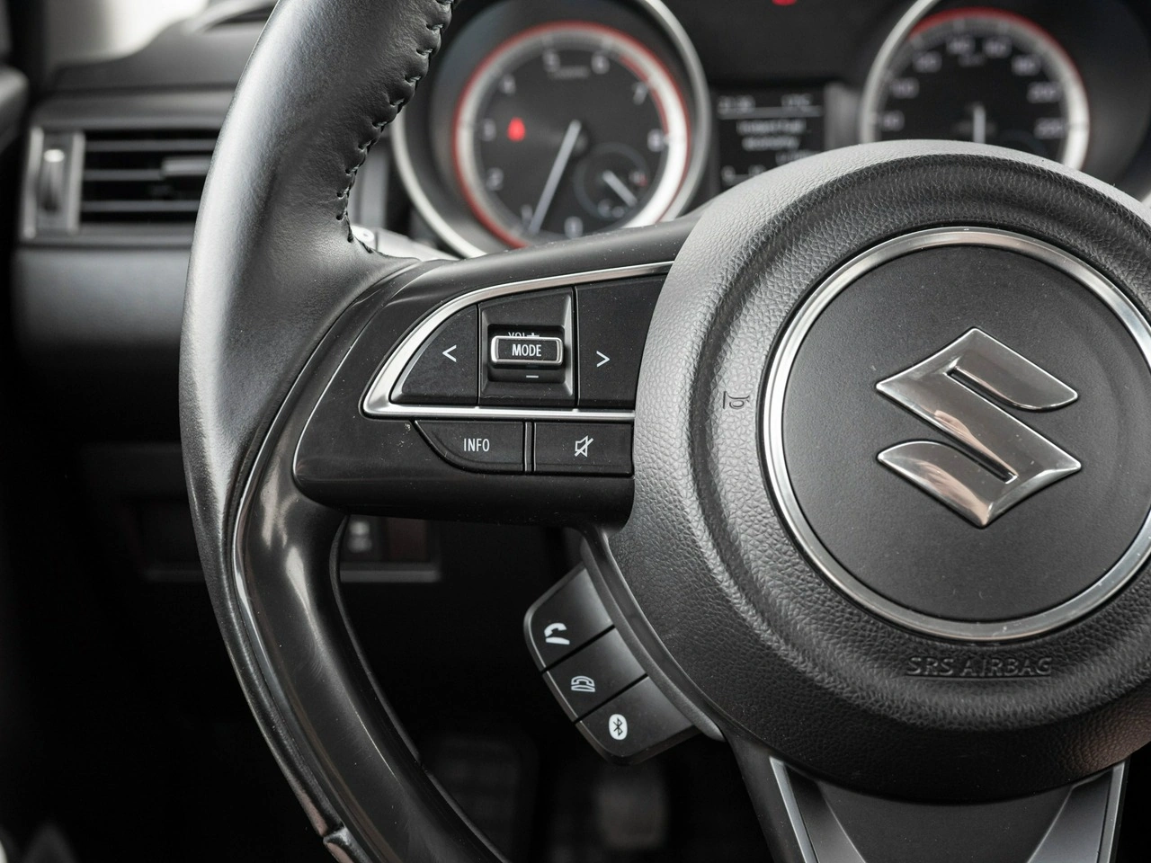 Suzuki Swift - Zdjęcie 12