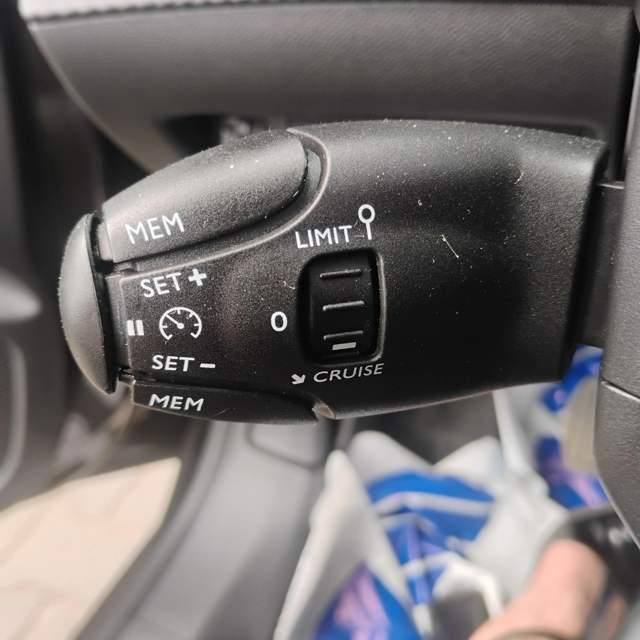 Peugeot 208 - Zdjęcie 10