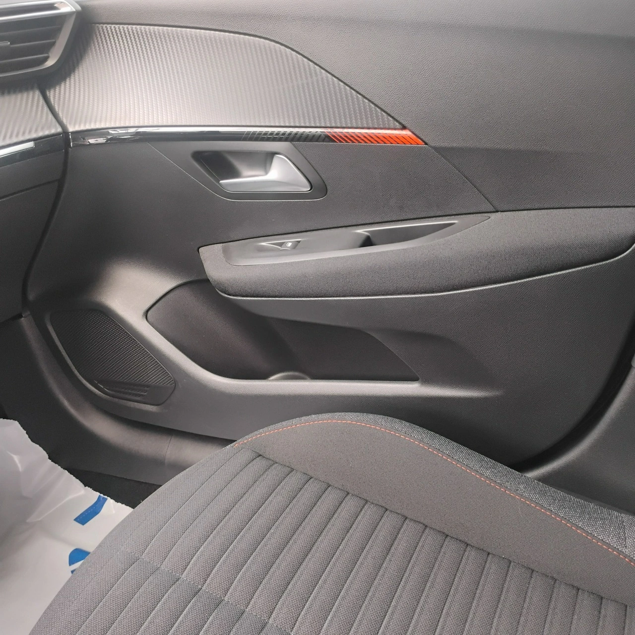 Peugeot 208 - Zdjęcie 16