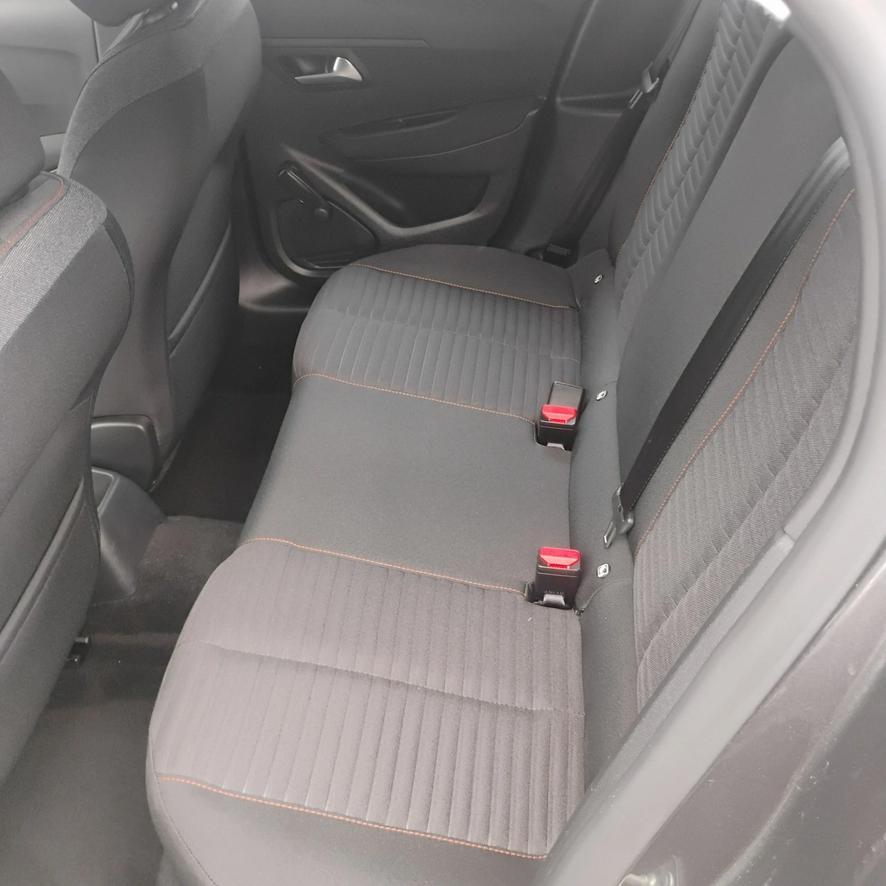 Peugeot 208 - Zdjęcie 28
