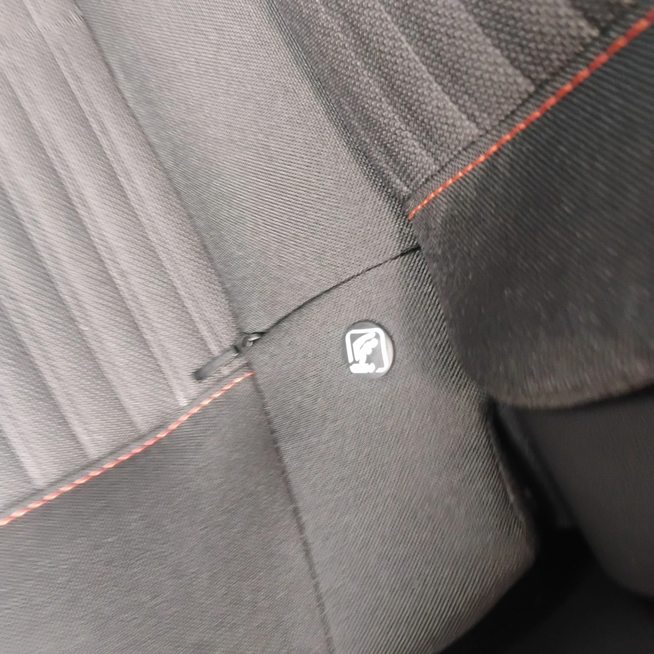 Peugeot 208 - Zdjęcie 29
