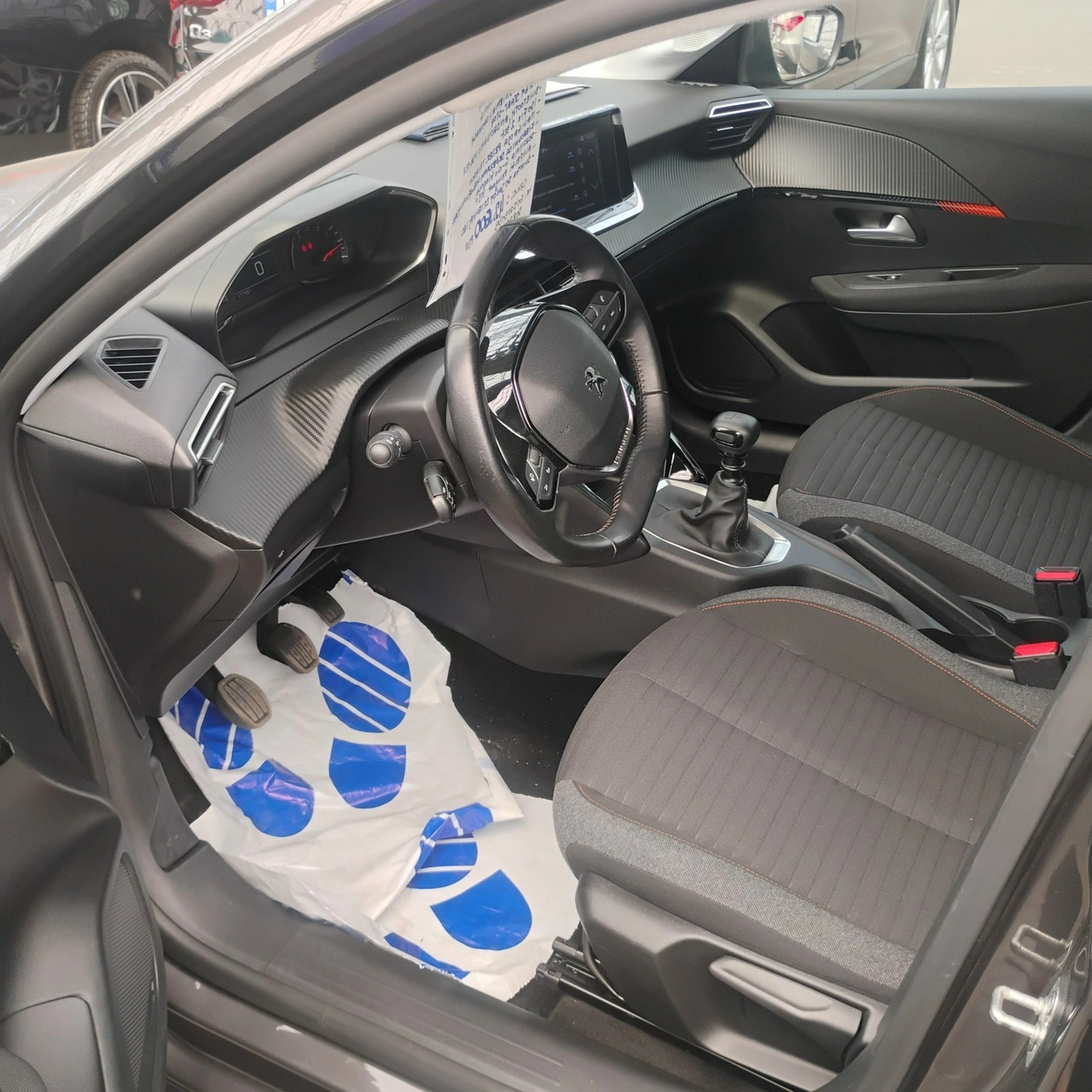 Peugeot 208 - Zdjęcie 23