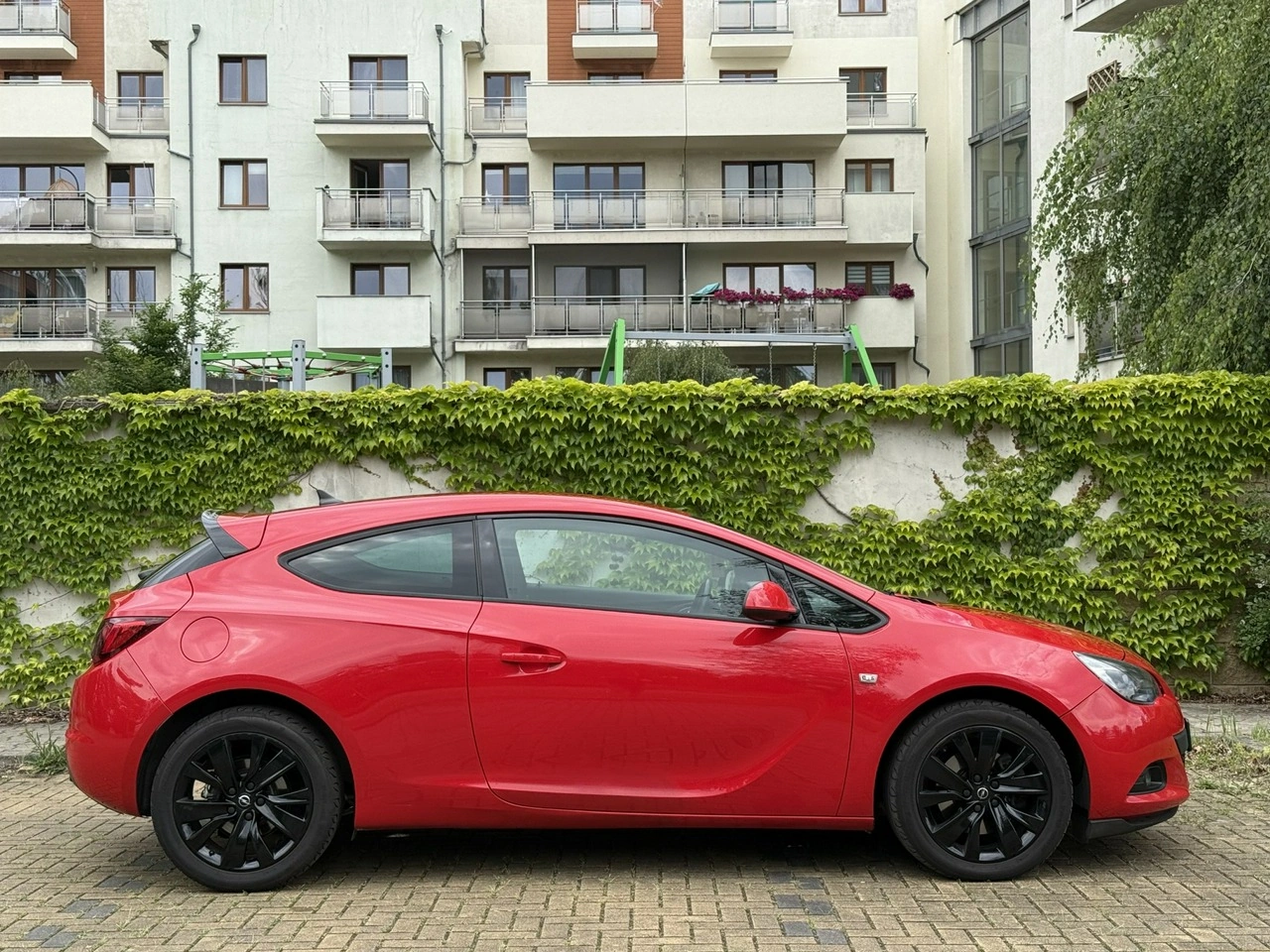 Opel Astra GTC - Zdjęcie 11