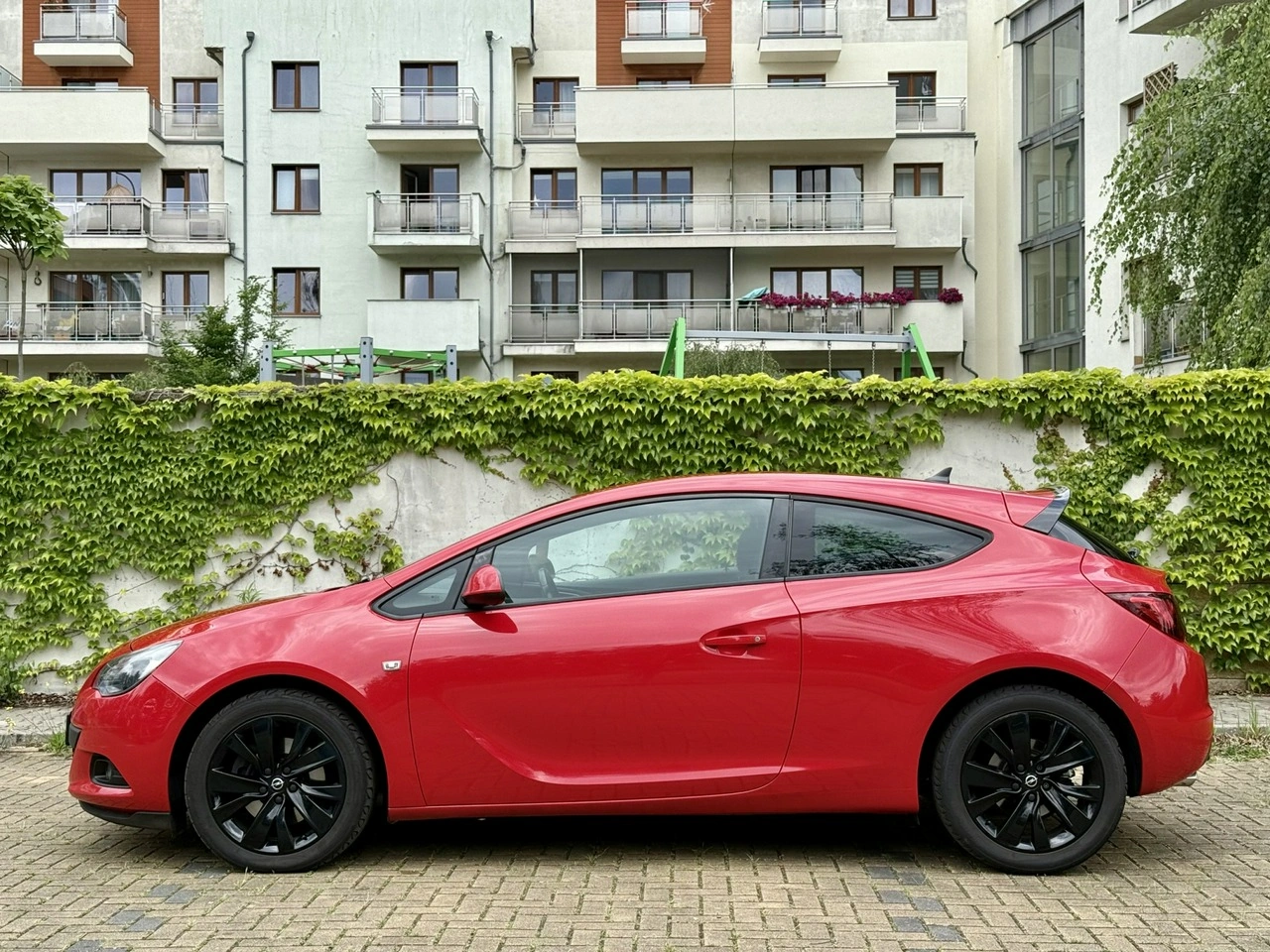 Opel Astra GTC - Zdjęcie 12