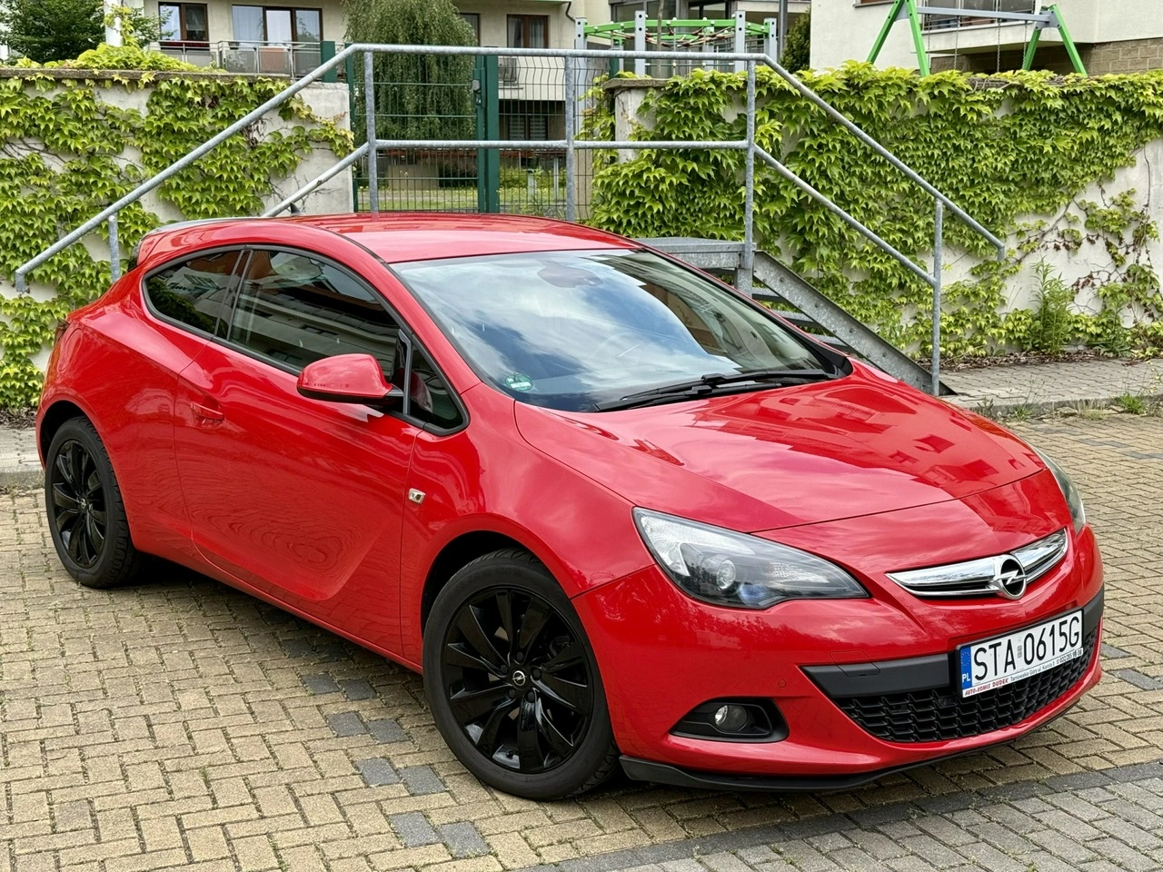 Opel Astra GTC - Zdjęcie 14