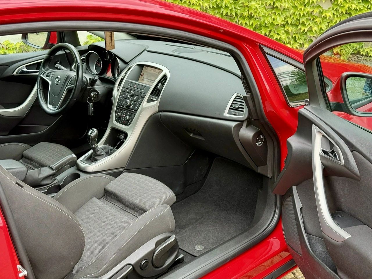 Opel Astra GTC - Zdjęcie 17