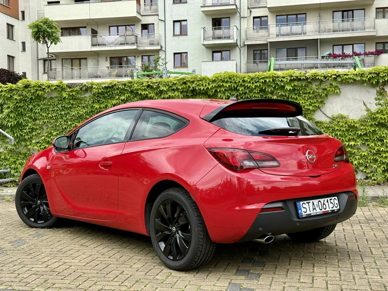 Opel Astra GTC - Zdjęcie 1