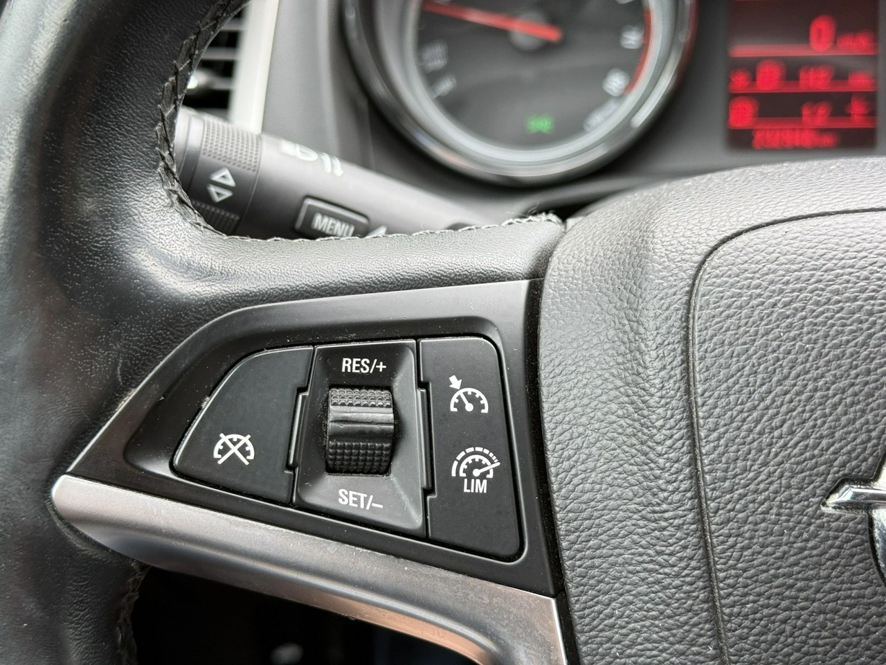 Opel Astra GTC - Zdjęcie 19