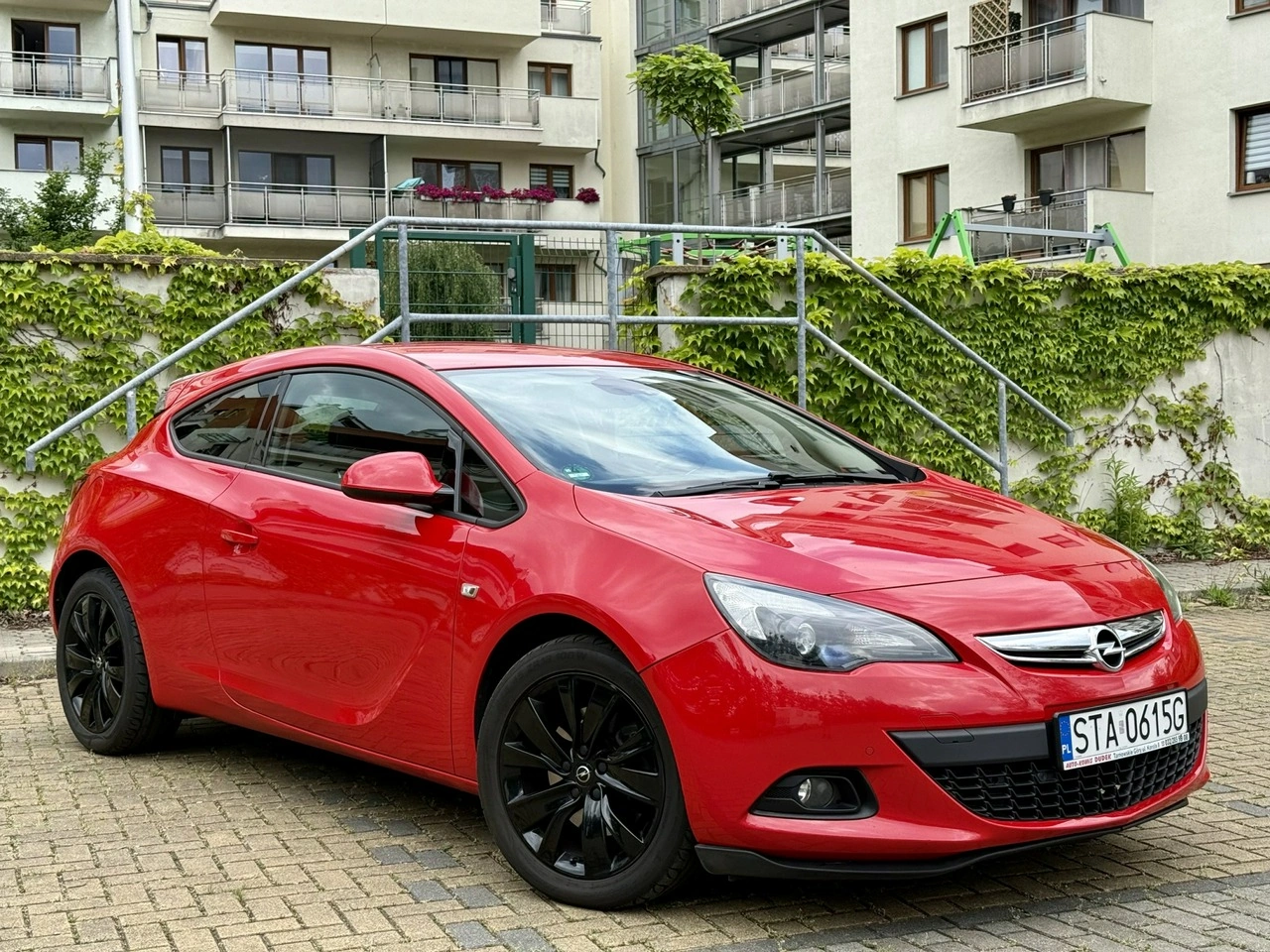 Opel Astra GTC - Zdjęcie 3