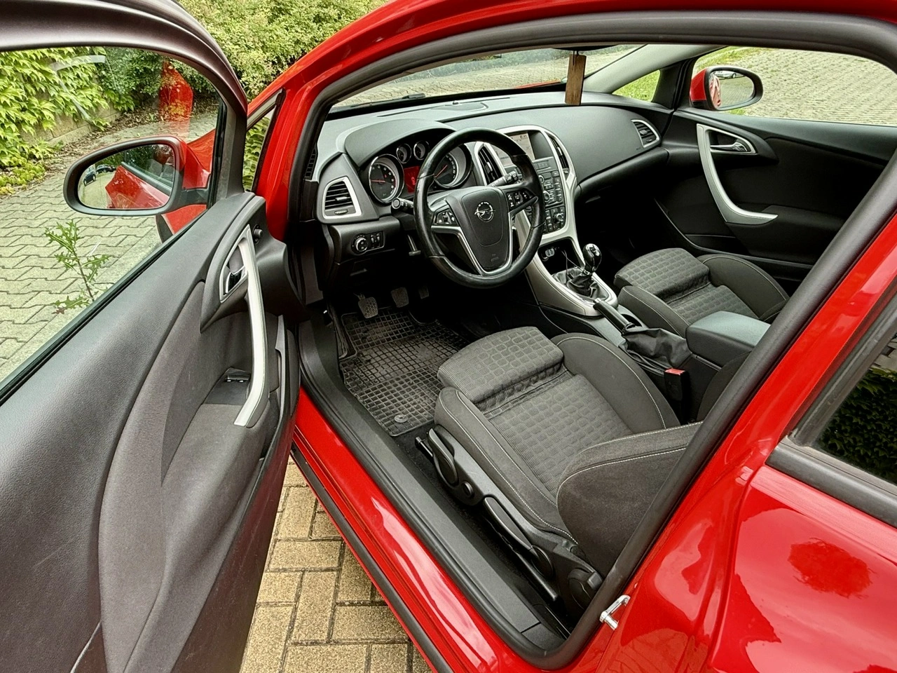 Opel Astra GTC - Zdjęcie 4