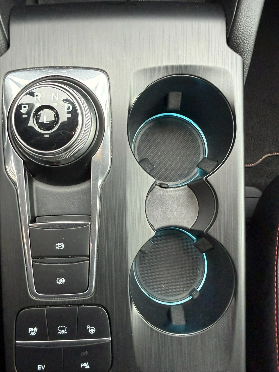Ford Kuga - Zdjęcie 35