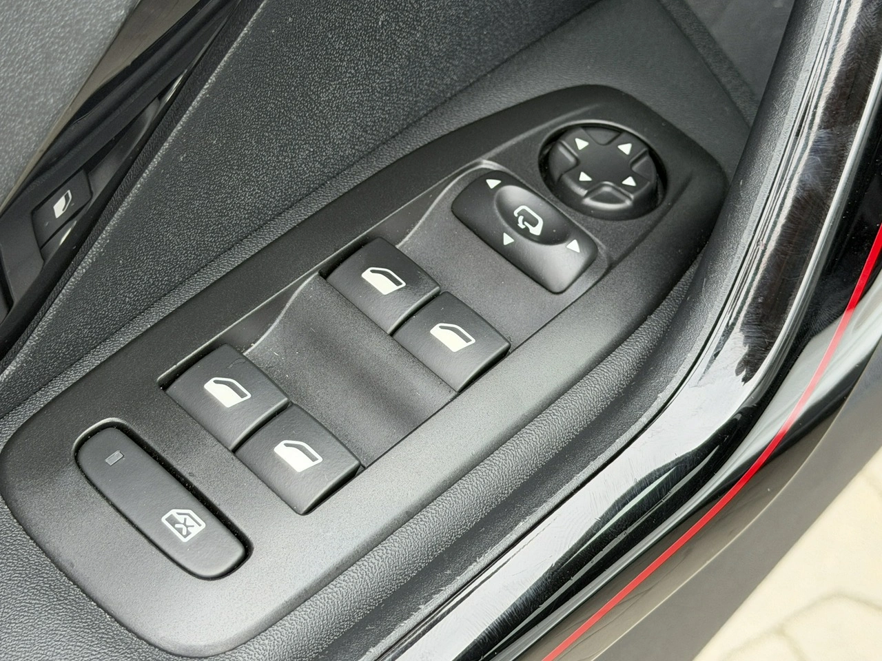Peugeot 2008 - Zdjęcie 28