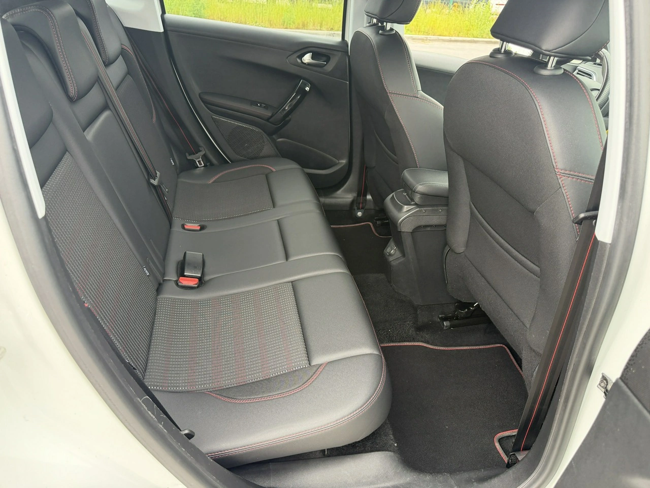 Peugeot 2008 - Zdjęcie 34