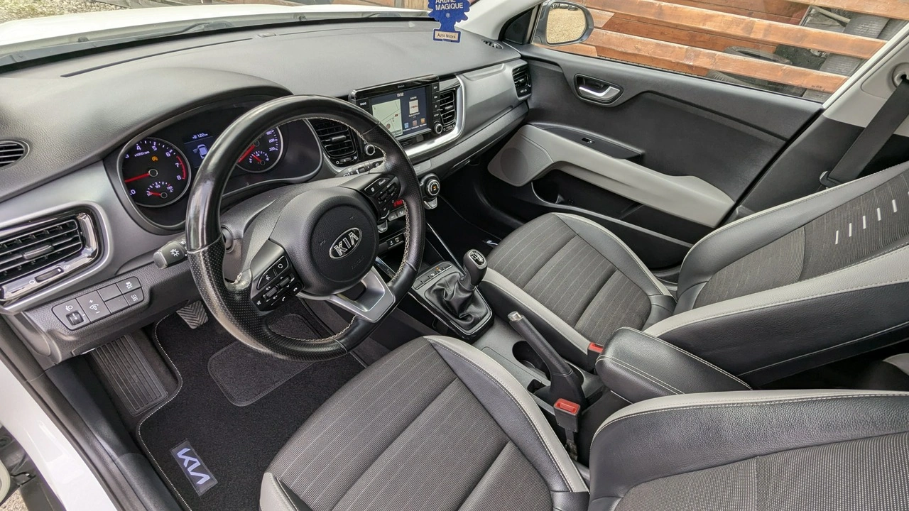 Kia Stonic - Zdjęcie 12