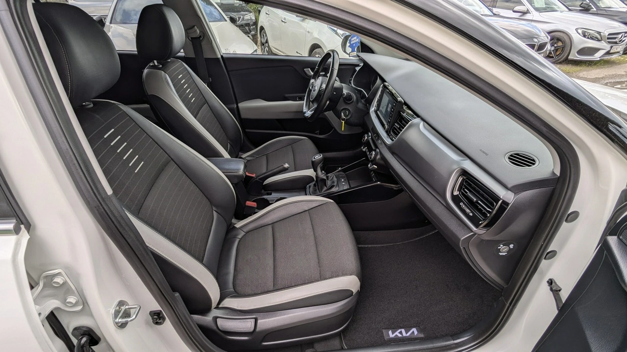 Kia Stonic - Zdjęcie 17