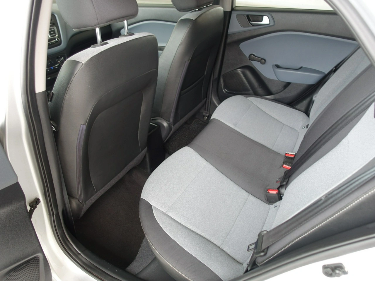 Hyundai i20 - Zdjęcie 13