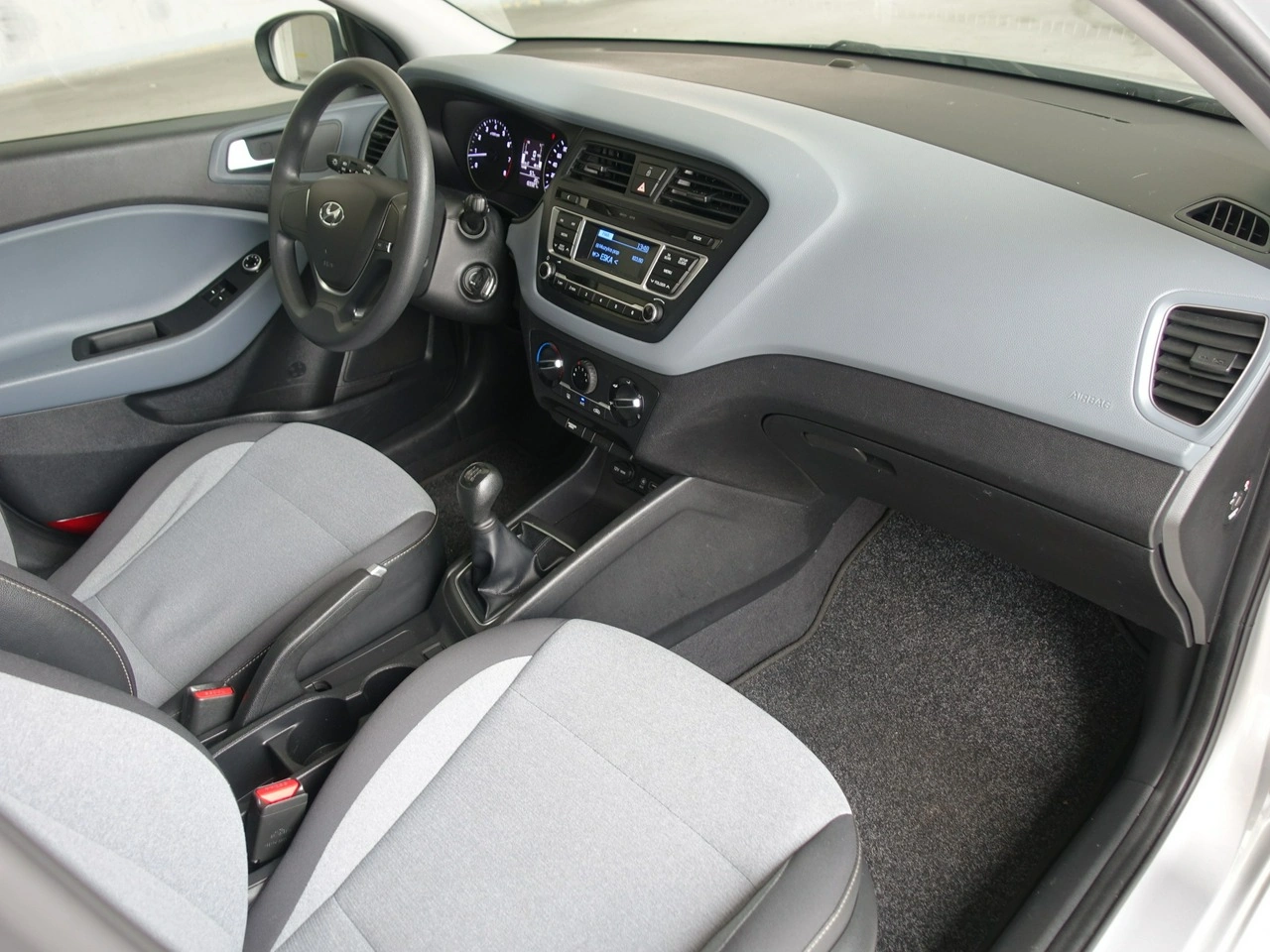 Hyundai i20 - Zdjęcie 17
