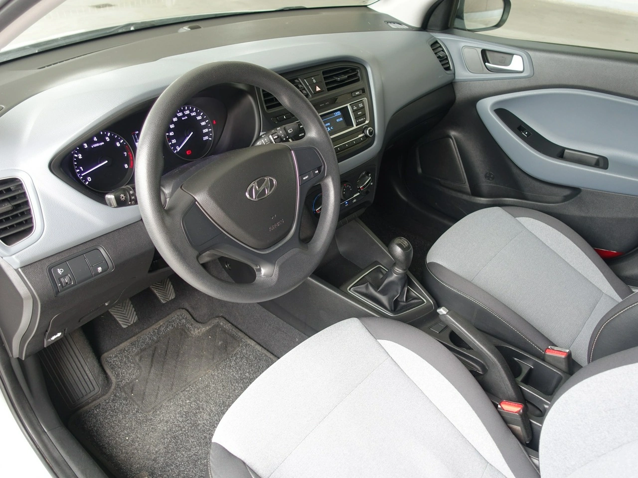 Hyundai i20 - Zdjęcie 11