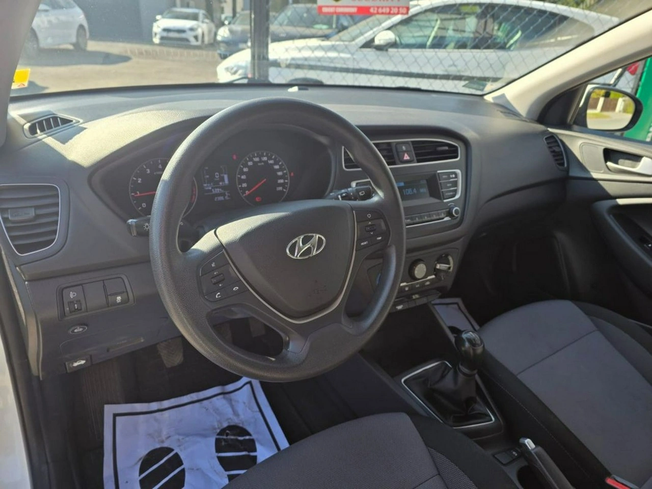 Hyundai i20 - Zdjęcie 12
