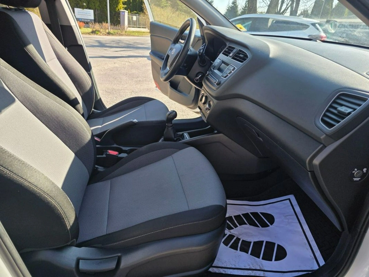 Hyundai i20 - Zdjęcie 15