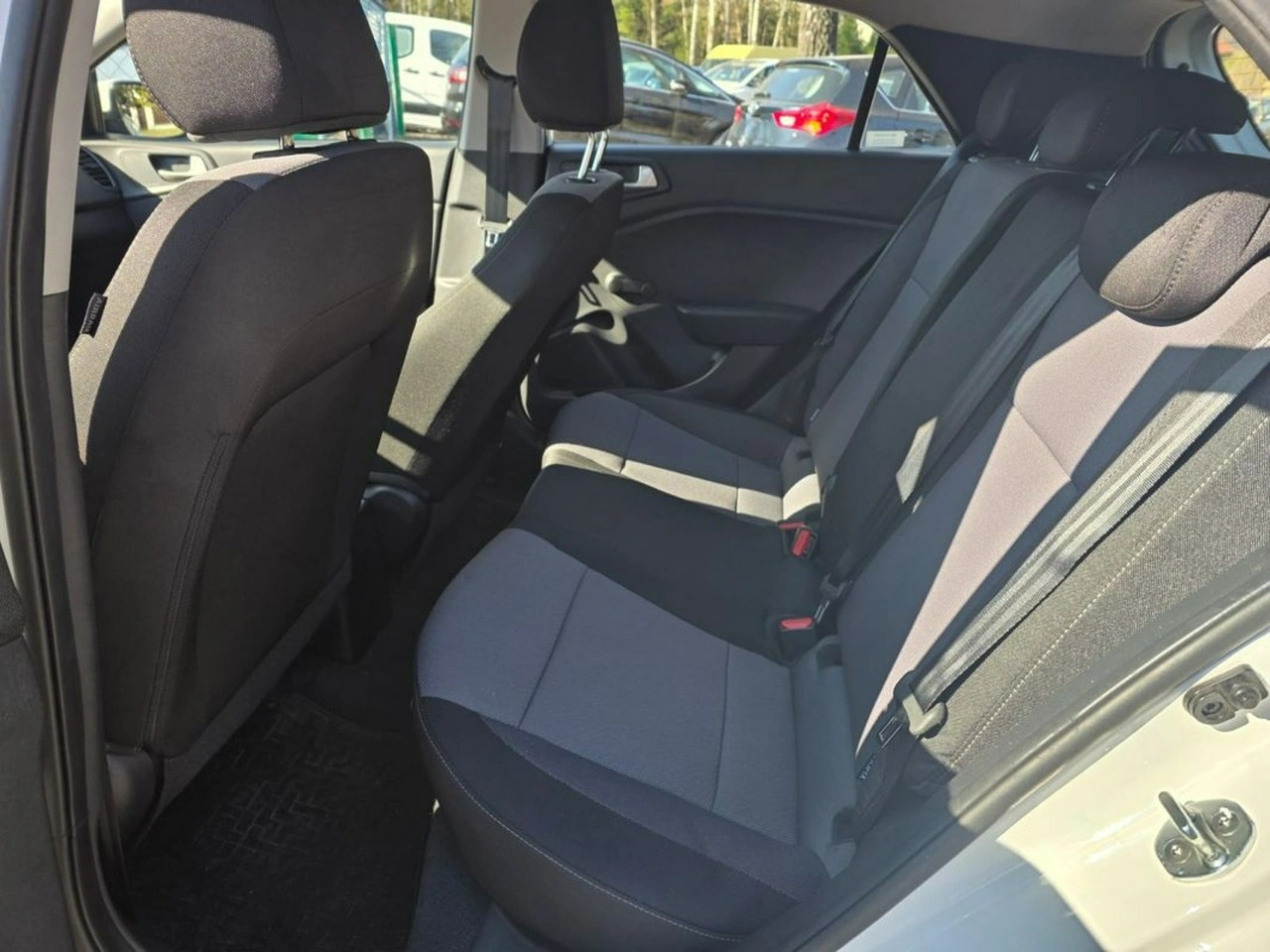 Hyundai i20 - Zdjęcie 18