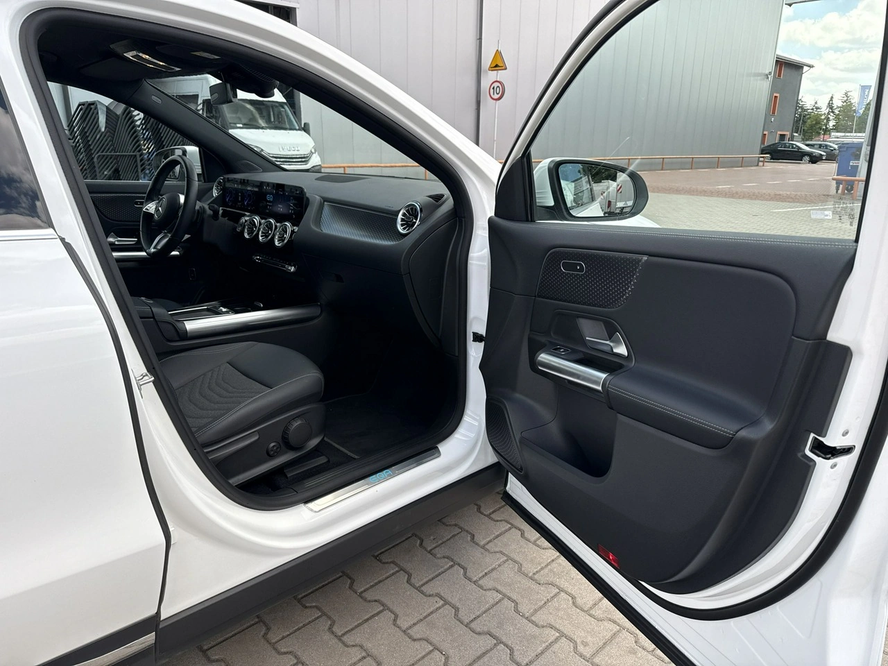 Mercedes EQA - Zdjęcie 19