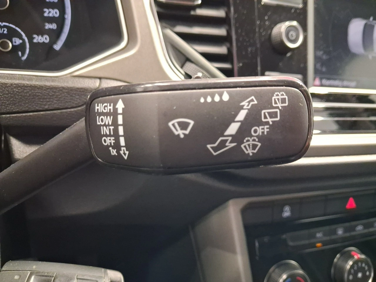 Volkswagen T-Roc - Zdjęcie 18