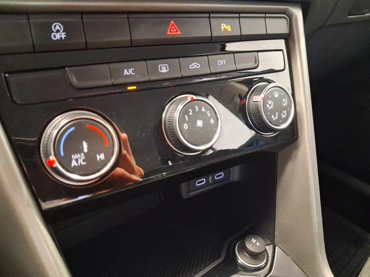 Volkswagen T-Roc - Zdjęcie 25