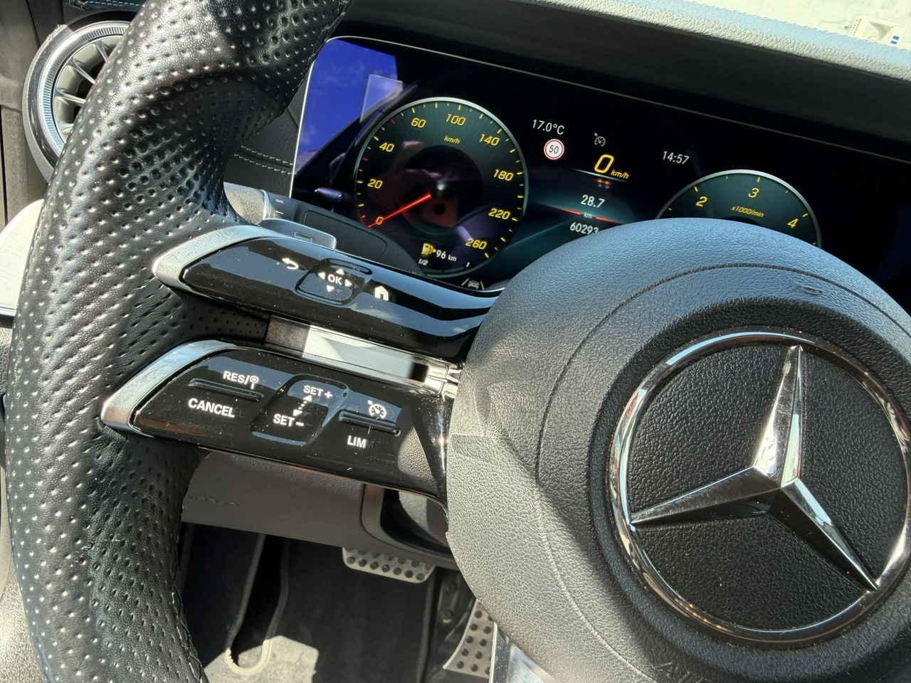 Mercedes E 220 - Zdjęcie 16