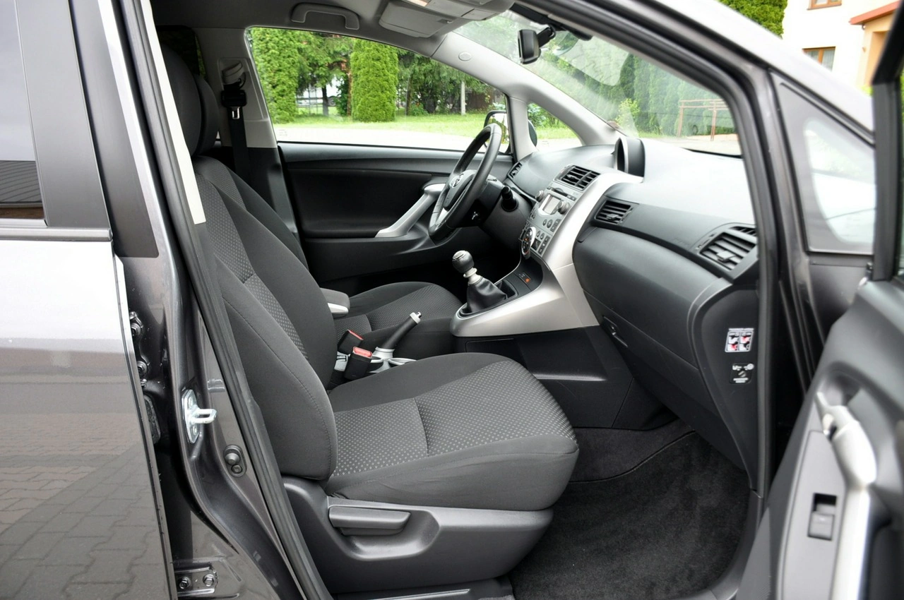 Toyota Verso - Zdjęcie 16