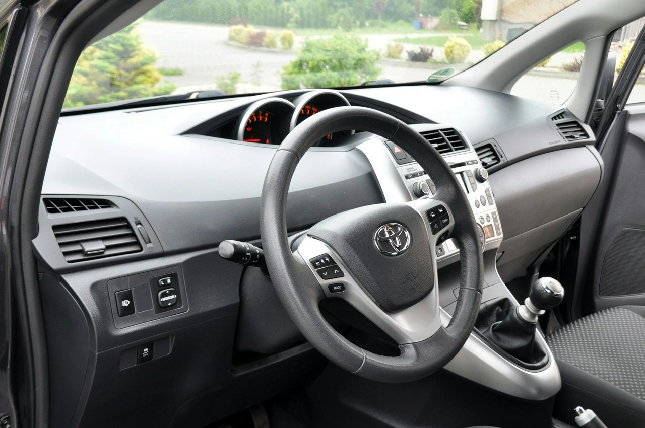 Toyota Verso - Zdjęcie 23