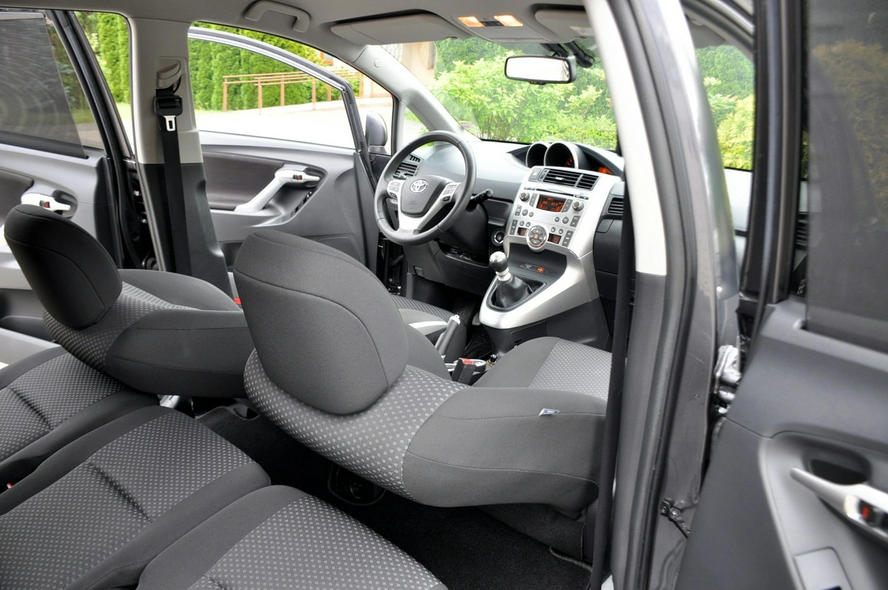 Toyota Verso - Zdjęcie 24
