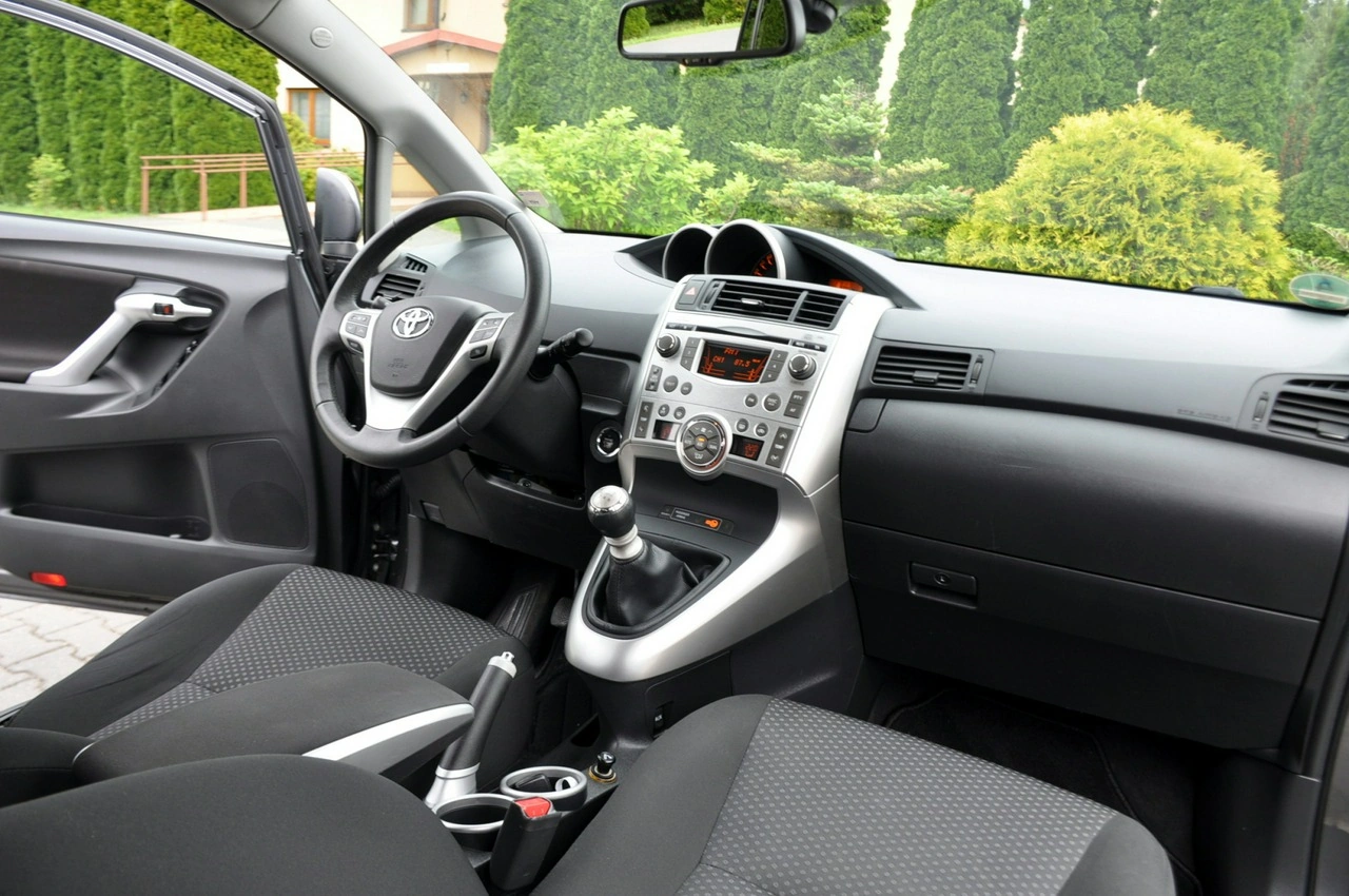 Toyota Verso - Zdjęcie 25