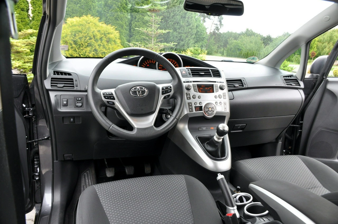 Toyota Verso - Zdjęcie 29