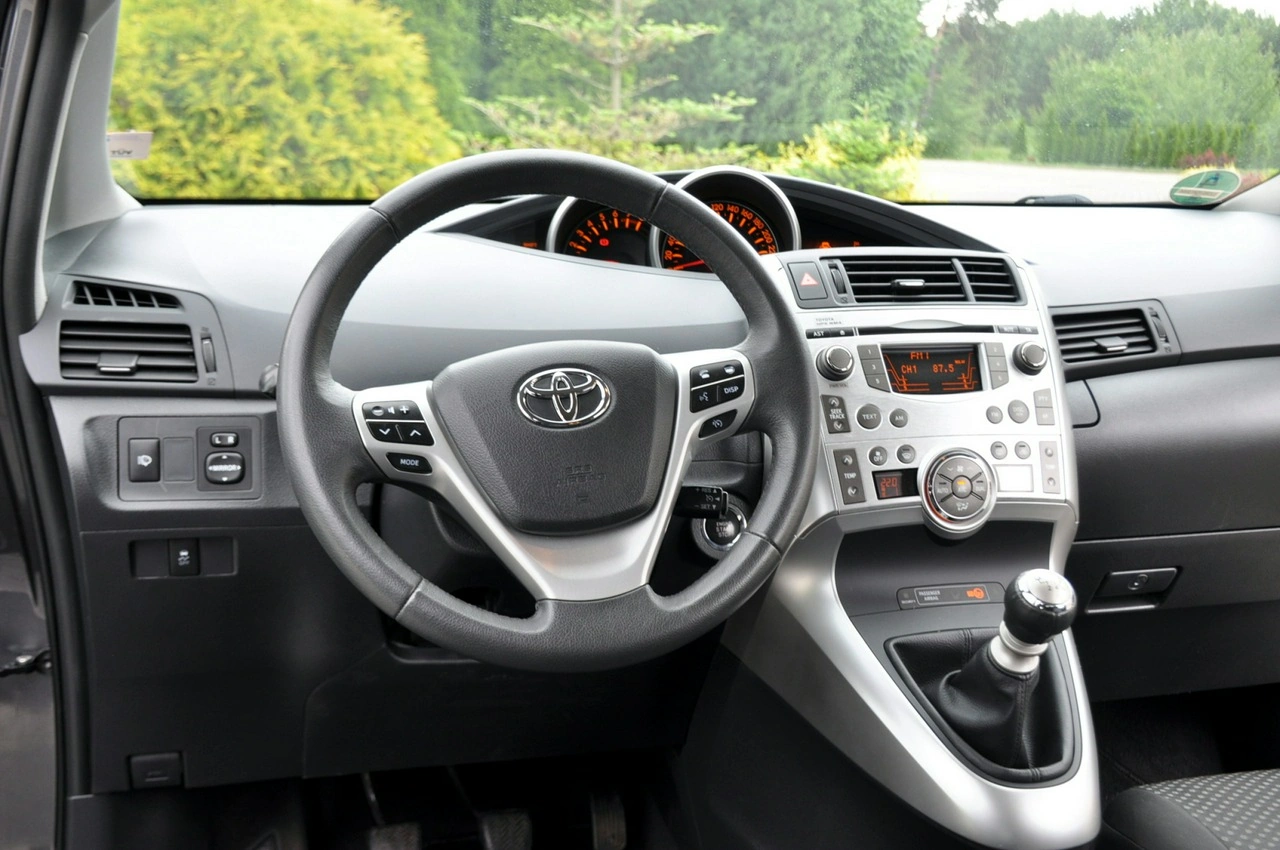 Toyota Verso - Zdjęcie 30