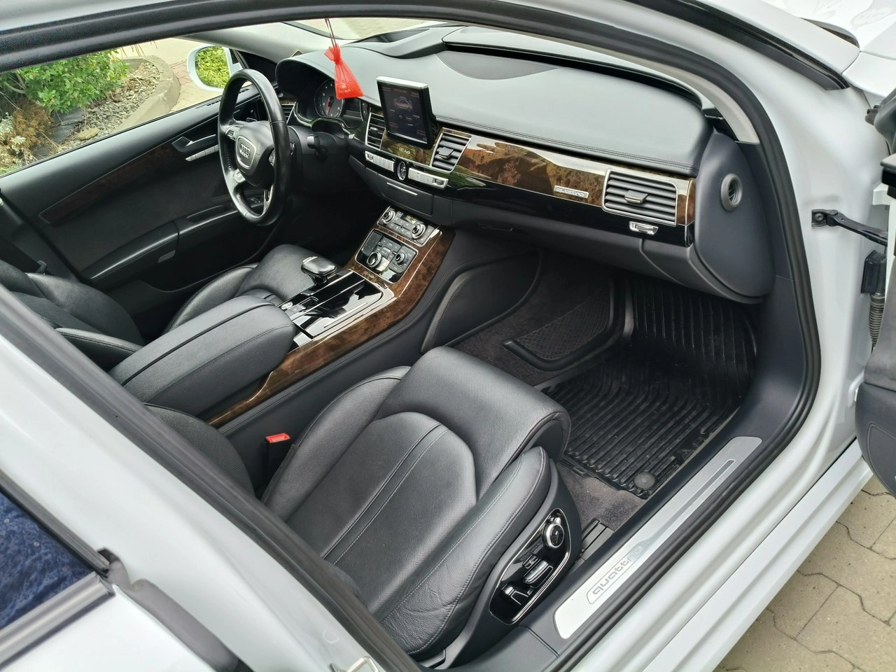 Audi A8 - Zdjęcie 10