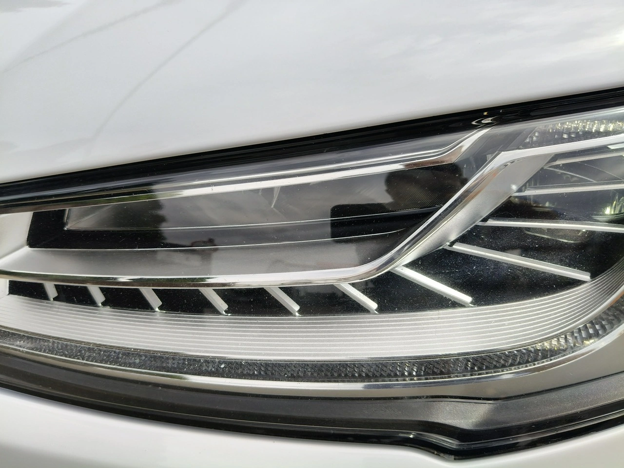 Audi A8 - Zdjęcie 23