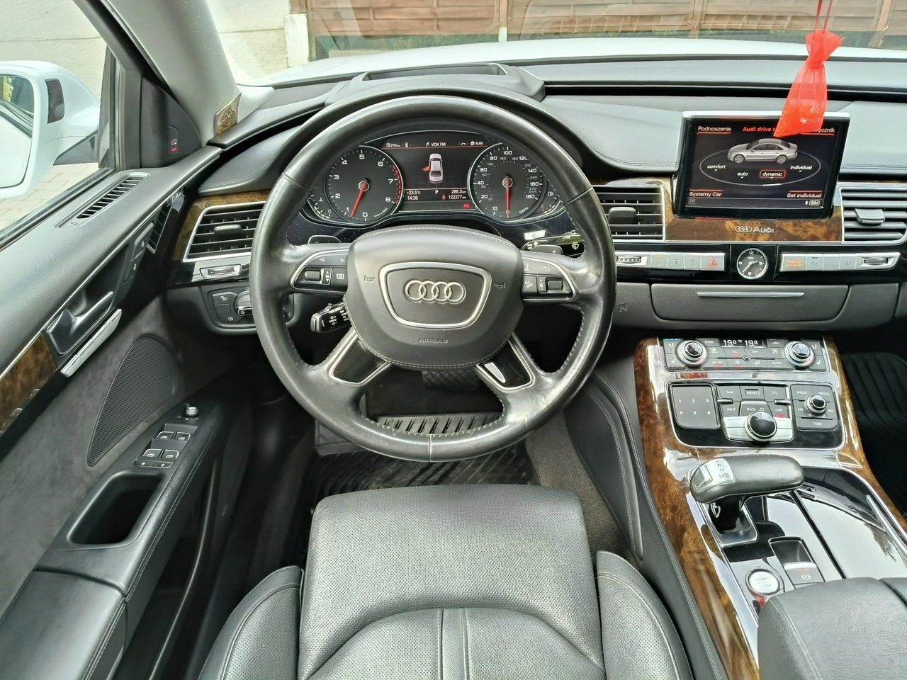 Audi A8 - Zdjęcie 27